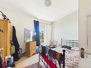 Flat 4- click for photo gallery